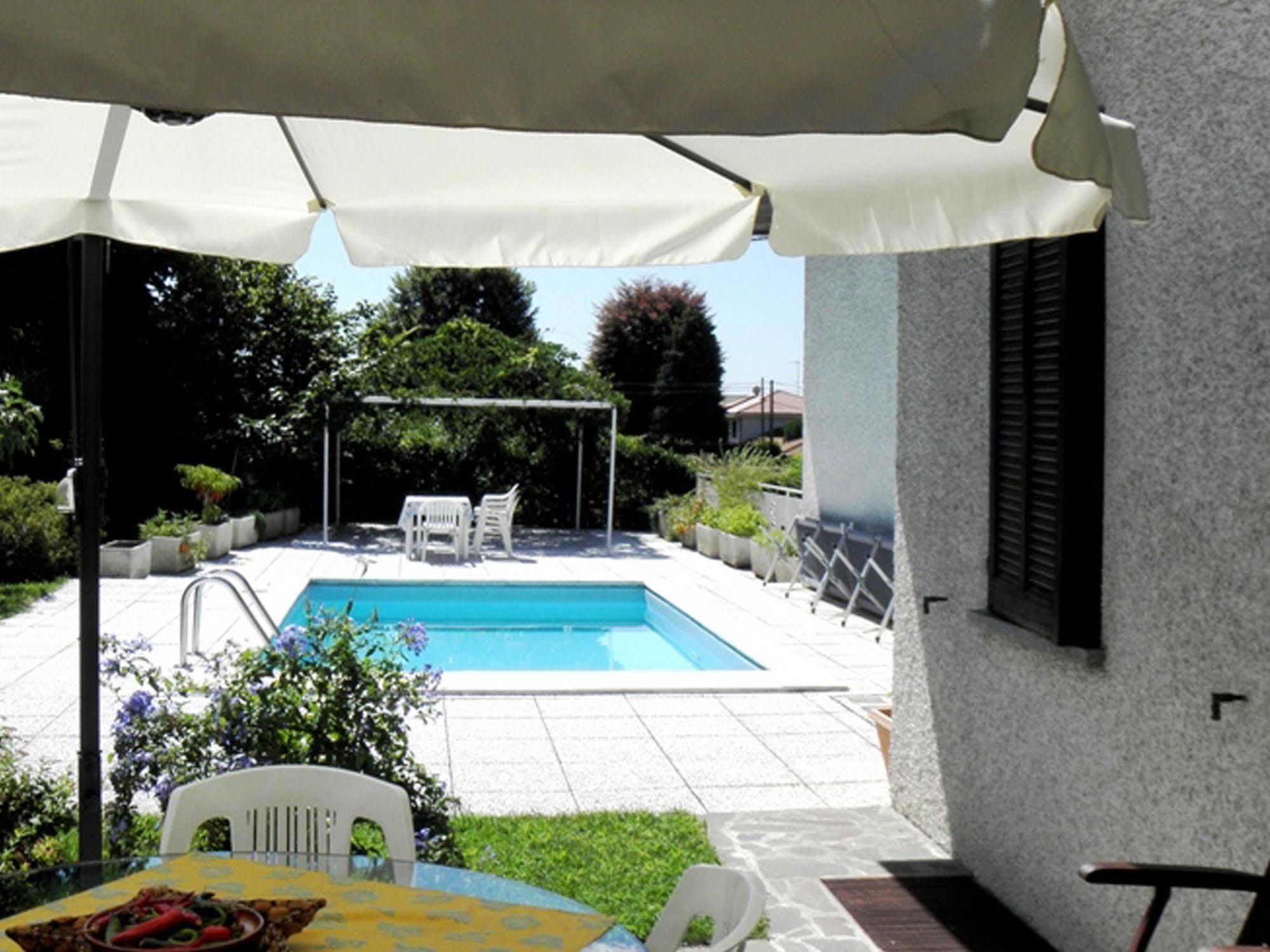 B&B Villa Monterosa Con Piscina Castronno Kültér fotó